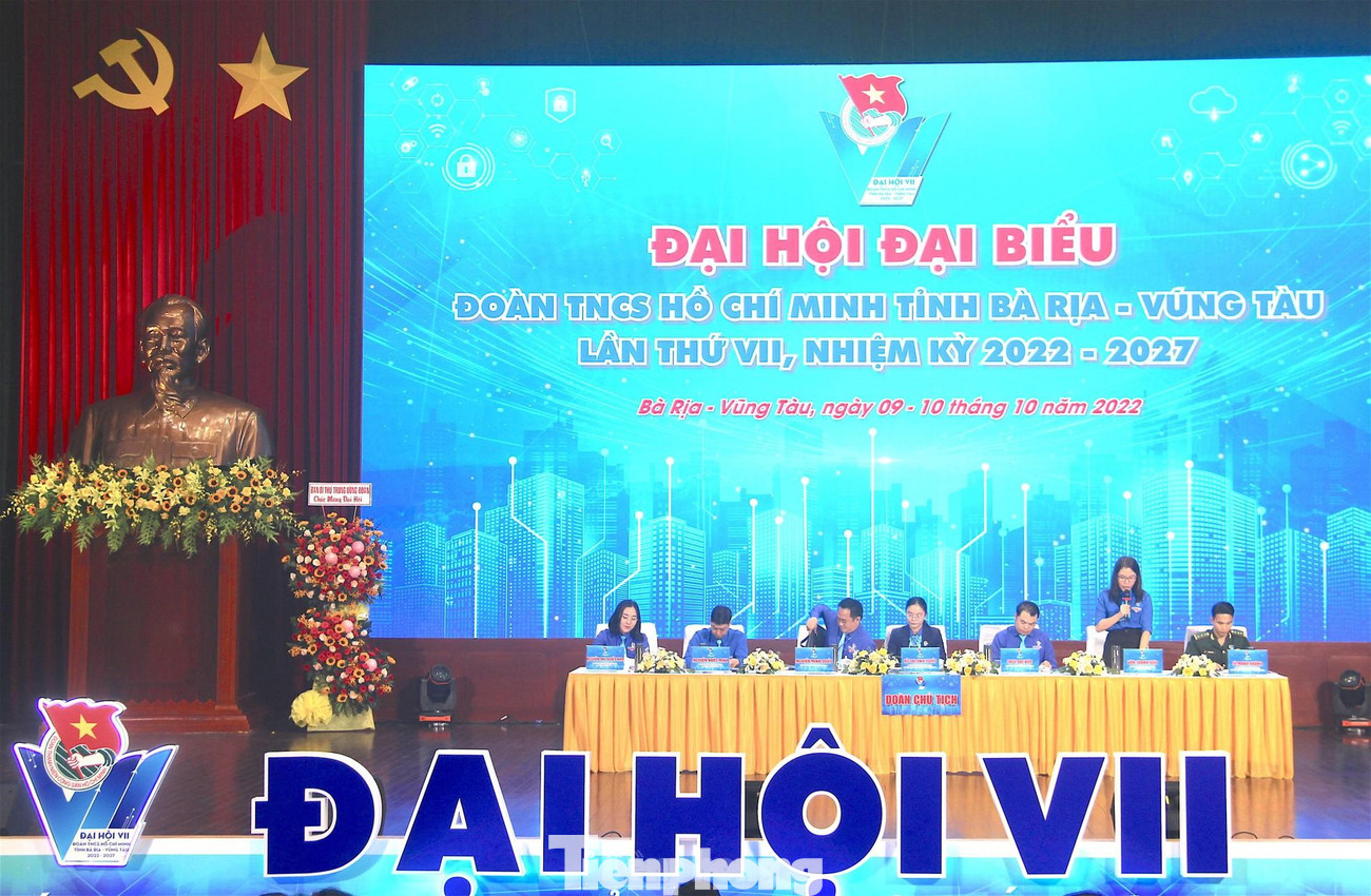 Đoàn Chủ tịch điều hành Đại hội. (Ảnh: TPO) Đoàn Chủ tịch điều hành Đại hội. (Ảnh: TPO)