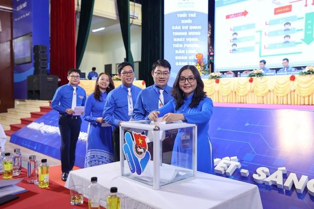 Các đại biểu bỏ phiếu bầu Ban chấp hành khóa mới. (Ảnh: Như Ý) Các đại biểu bỏ phiếu bầu Ban chấp hành khóa mới. (Ảnh: Như Ý)