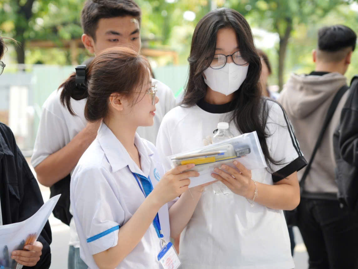 Thí sinh tham dự kỳ thi đánh giá năng lực tại TPHCM năm 2025 503384881_1033360432240987_5929721040145746410_n.jpg