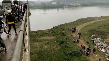 Hiện trường vụ tai nạn. BẢN TIN ATGT: Người đàn ông gần đứt lìa chân sau cú tông của tàu hỏa ảnh 1