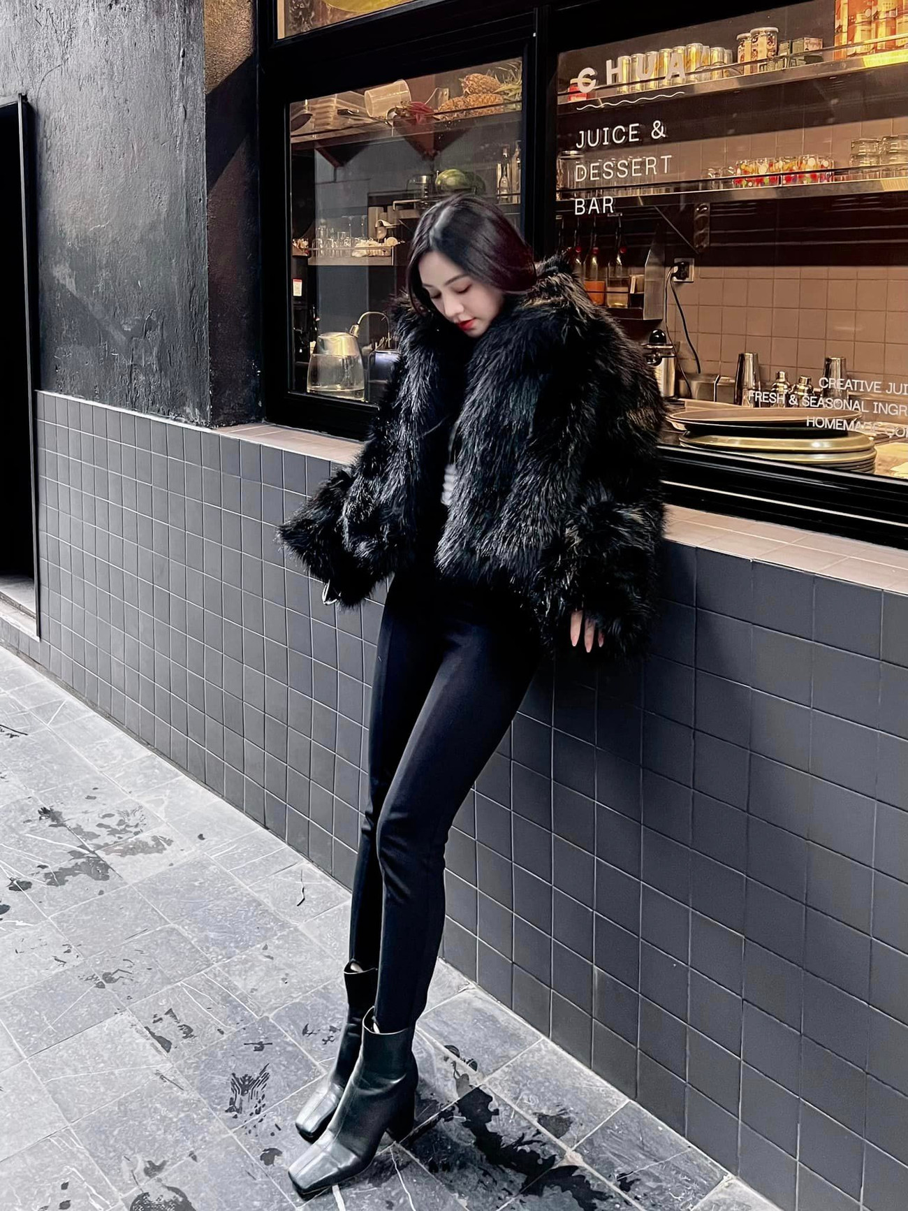 Theo Quỳnh Kool việc giữ khoảng cách với bạn diễn là cần thiết để cuộc sống trong phim và ngoài đời luôn cân bằng. Theo Quỳnh Kool việc giữ khoảng cách với bạn diễn là cần thiết để cuộc sống trong phim và ngoài đời luôn cân bằng.