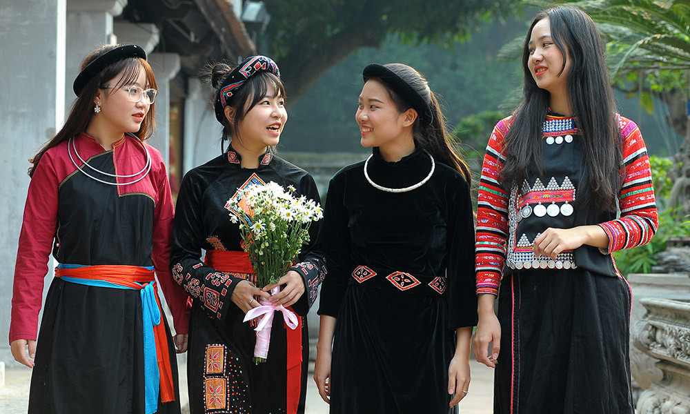 Học sinh, sinh viên dân tộc thiểu số báo công dâng Bác ảnh 7 Học sinh, sinh viên dân tộc thiểu số báo công dâng Bác ảnh 7