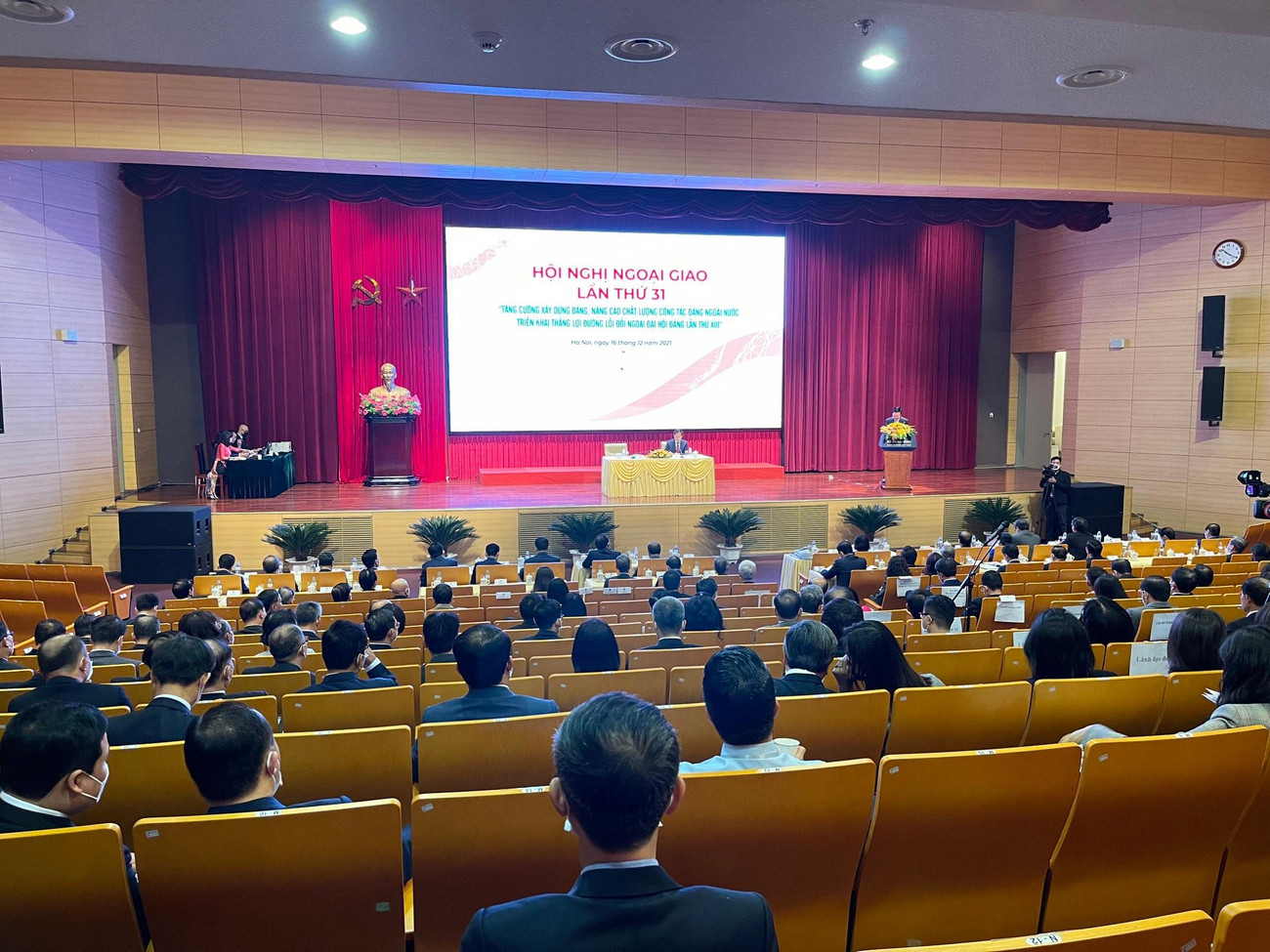 Các cán bộ ngoại giao dự hội nghị về xây dựng Đảng. (Ảnh: Như Ý)