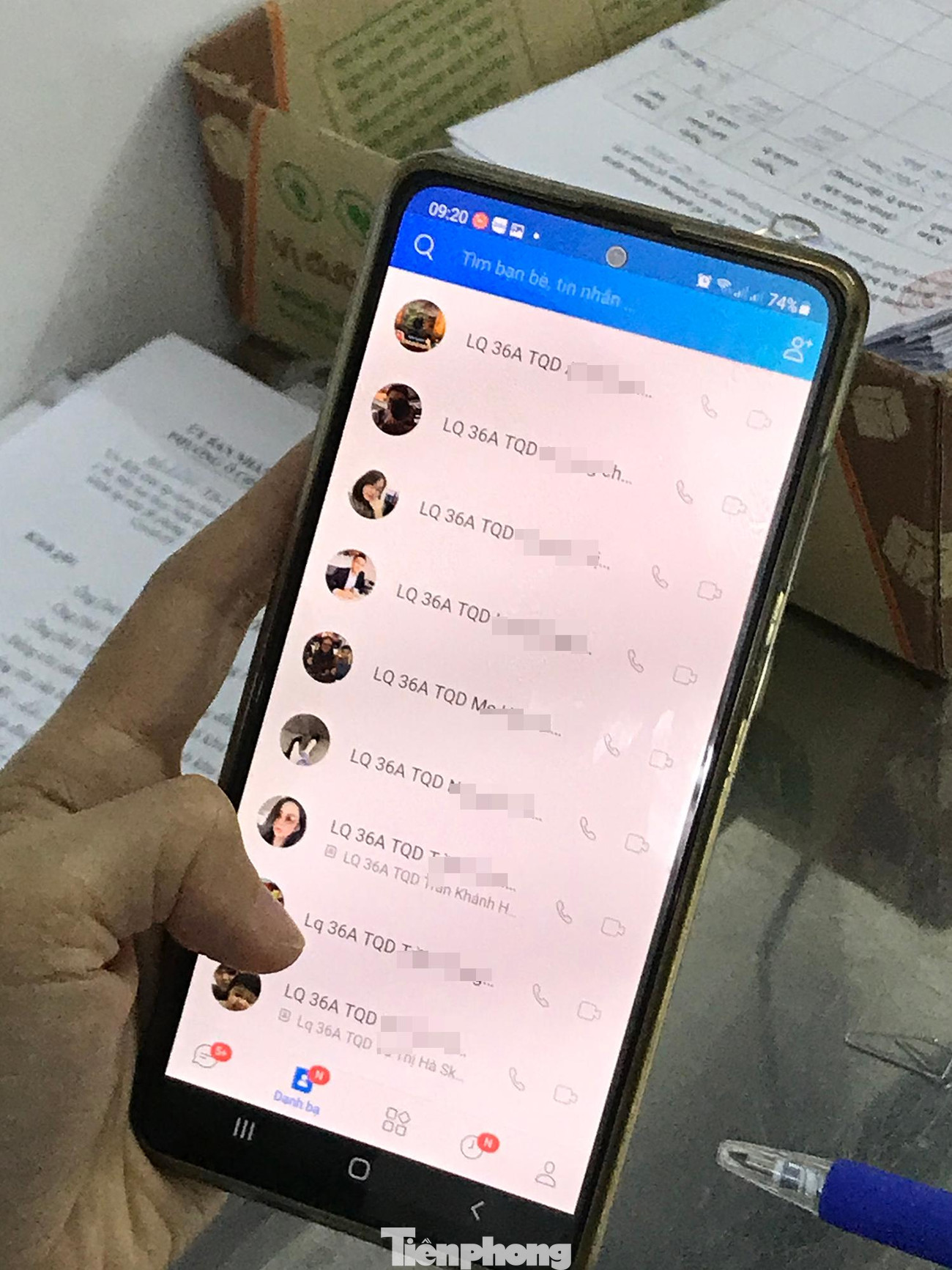 Danh sách liên hệ của bác sĩ Nguyễn Thanh Hà trên Zalo đều là các trường hợp liên quan đến COVID-19. Ảnh: Trường Phong