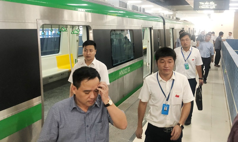 Ngoài 3 tuyến đang triển khai Hà Nội sẽ triển khai thêm 5 tuyến đường sắt đô thị trong thời gian tới Hệ lụy dự án Cát Linh-Hà Đông: Tàu chưa chạy đã phải trả lãi 300 tỷ đồng/năm ảnh 1