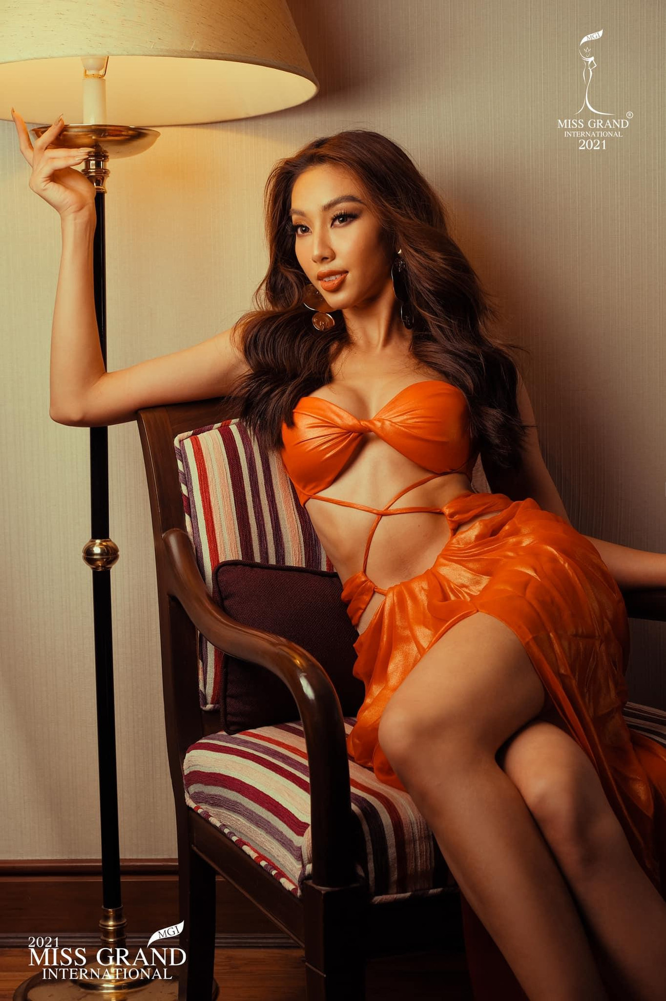Các fans ở quê nhà đã rất tự hào khi đại diện Việt Nam được xuất hiện trong bộ ảnh đặc biệt trên trang chủ của Miss Grand và ngay lập tức nhận được 'bão like".