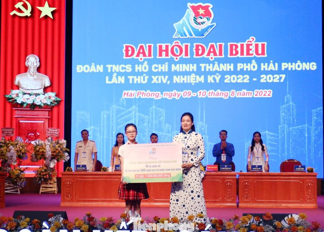 Dịp này, Đại hội trao tặng nhiều công trình tới thiếu nhi thành phố. Dịp này, Đại hội trao tặng nhiều công trình tới thiếu nhi thành phố.