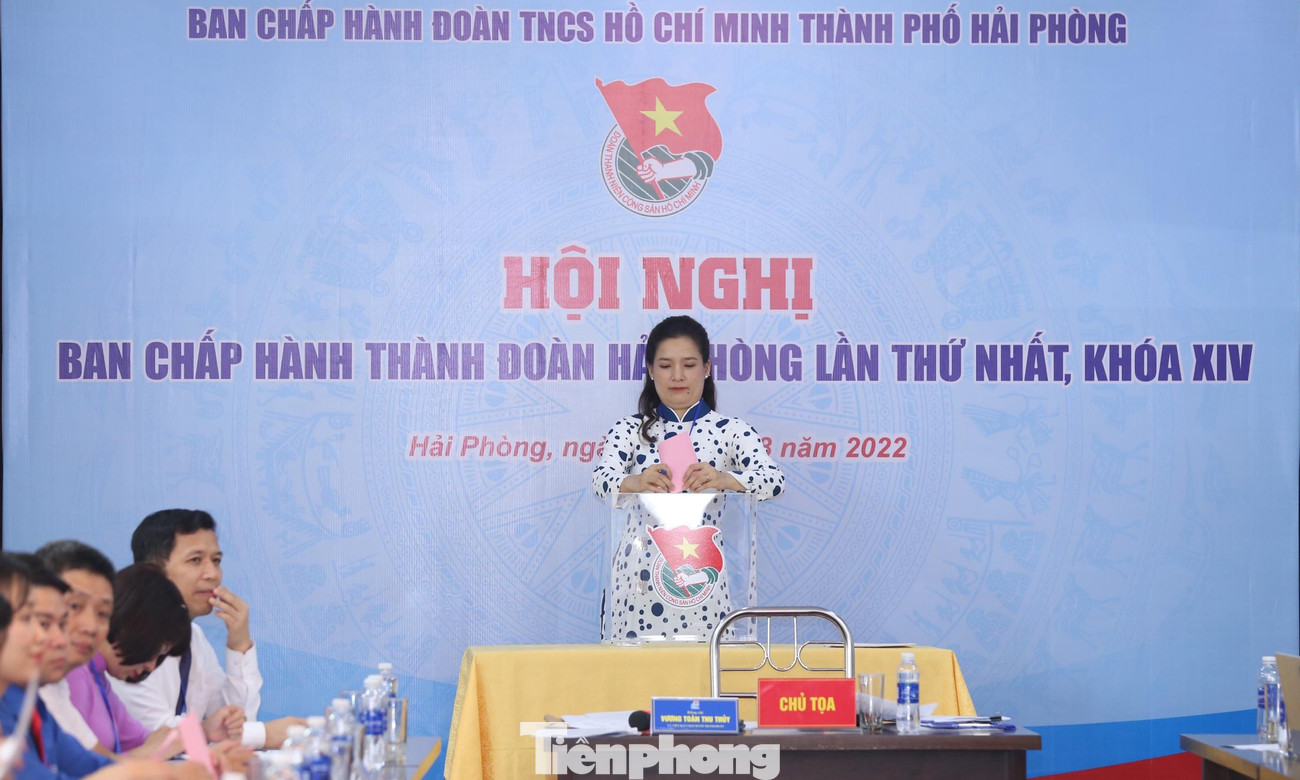Theo đó, Hội nghị đã bầu ra Ban Thường vụ Thành Đoàn Hải Phòng khóa XIV gồm 12 anh, chị. Chị Vương Toàn Thu Thủy được tín nhiệm tái đắc cử làm Bí thư Thành Đoàn Hải Phòng khóa XIV.