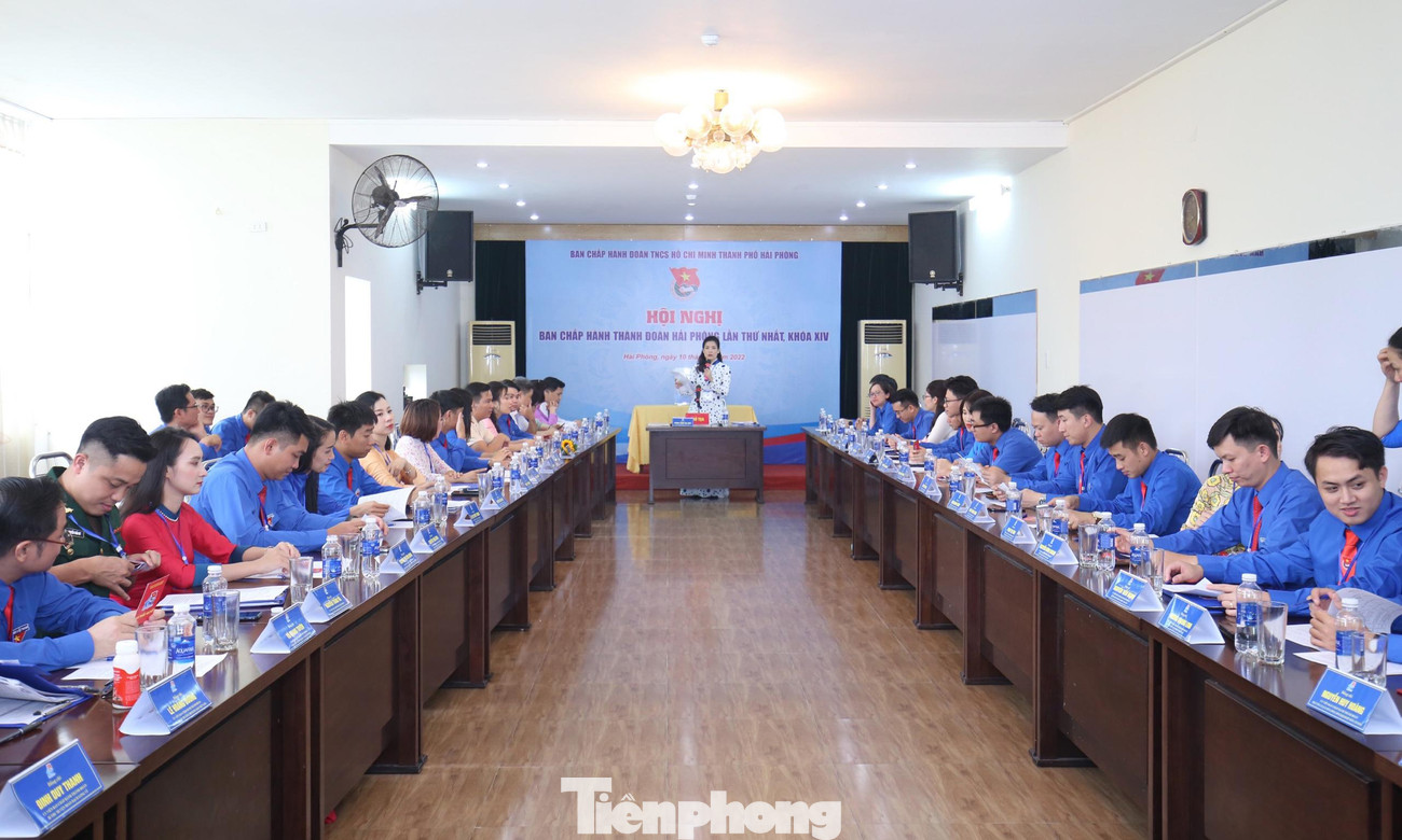 Hội nghị có sự tham gia của 40 ủy viên Ban Chấp hành Thành Đoàn khóa XIV. Đây là những người được Đại hội đại biểu Đoàn TNCS Hồ Chí Minh TP Hải Phòng lần thứ XIV nhiệm kỳ 2022 - 2027 tín nhiệm bầu vào Ban Chấp hành.