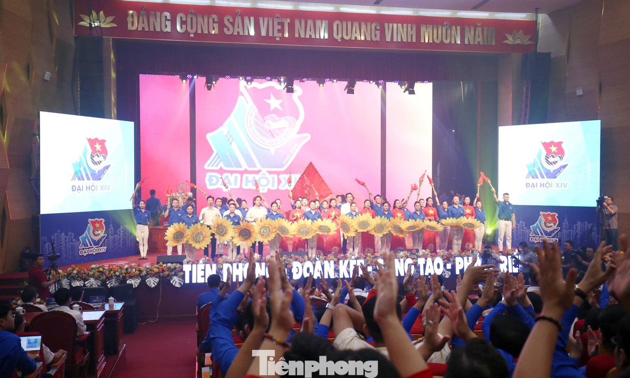 Văn nghệ chào mừng phiên trọng thể Đại hội đại biểu Đoàn TNCS Hồ Chí Minh TP Hải Phòng lần thứ XIV Văn nghệ chào mừng phiên trọng thể Đại hội đại biểu Đoàn TNCS Hồ Chí Minh TP Hải Phòng lần thứ XIV
