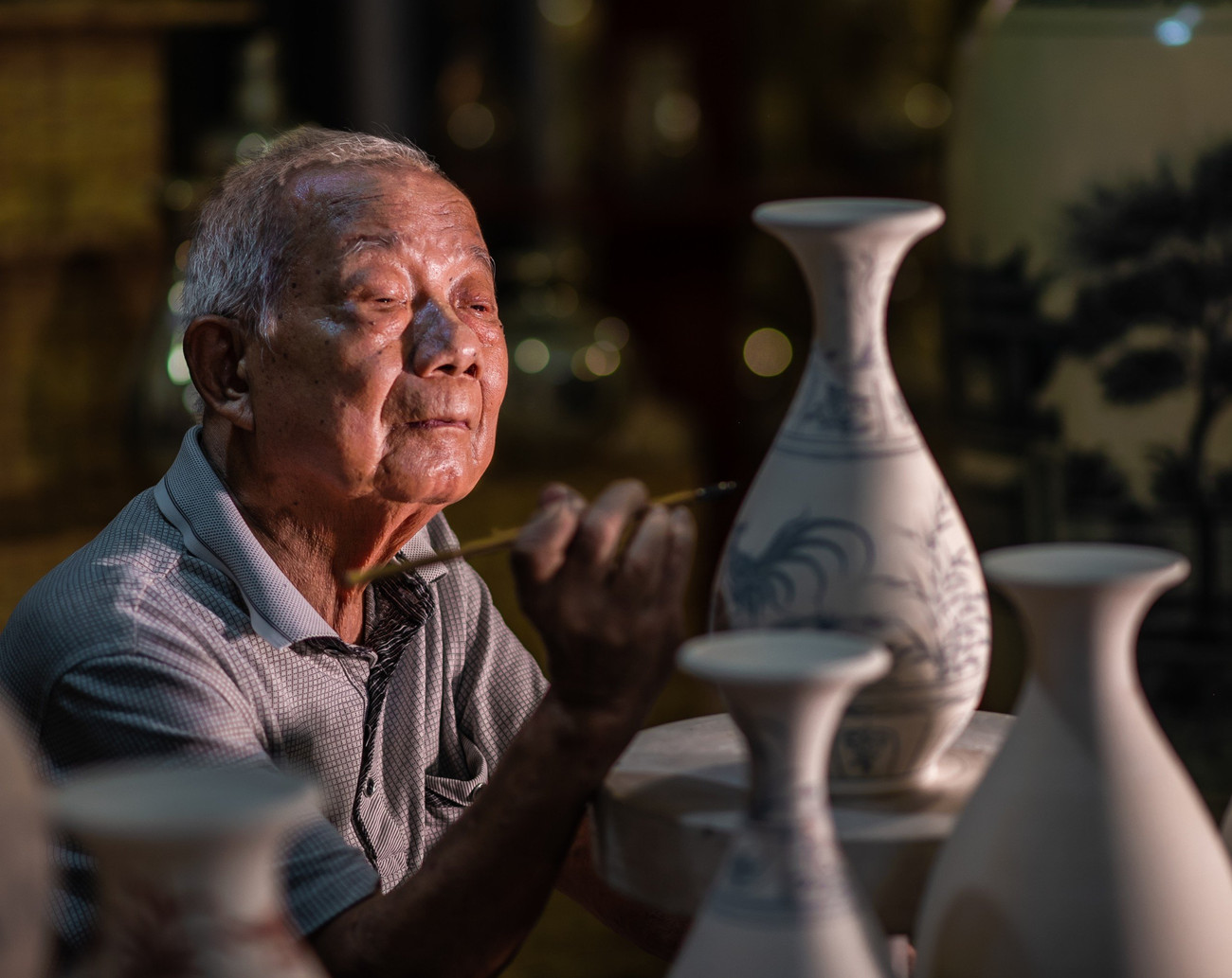 Tự hào là một thương hiệu gốm “100% Made in Vietnam”, những người nghệ nhân gốm Chu Đậu hoàn toàn làm chủ được nguồn nguyên liệu và công nghệ sản xuất. Ngày nay, bằng khoa học hiện đại, các nhà nghiên cứu, khảo cổ học đã dùng đồng vị Cacbon-14 phân tích bài men tro của gốm Chu Đậu (đã được xác lập “kỷ lục độc bản” Việt Nam) và nhận thấy đây là bài men vô cùng độc đáo: nhiệt độ nóng chảy cao giúp cho gốm già hơn, khi gõ vào thì kêu vang hơn. Đặc biệt, trong quá trình sản xuất không sử dụng hóa chất nên các sản phẩm gốm Chu Đậu không có độc tố ảnh hưởng đến sức khỏe người sử dụng, góp phần bảo vệ môi trường. Ngoài ra, lớp men tro đã tạo nên các vết rạn: chân chim, rạn vừng, xoáy đồng tiền… tăng tính thẩm mỹ, độc đáo