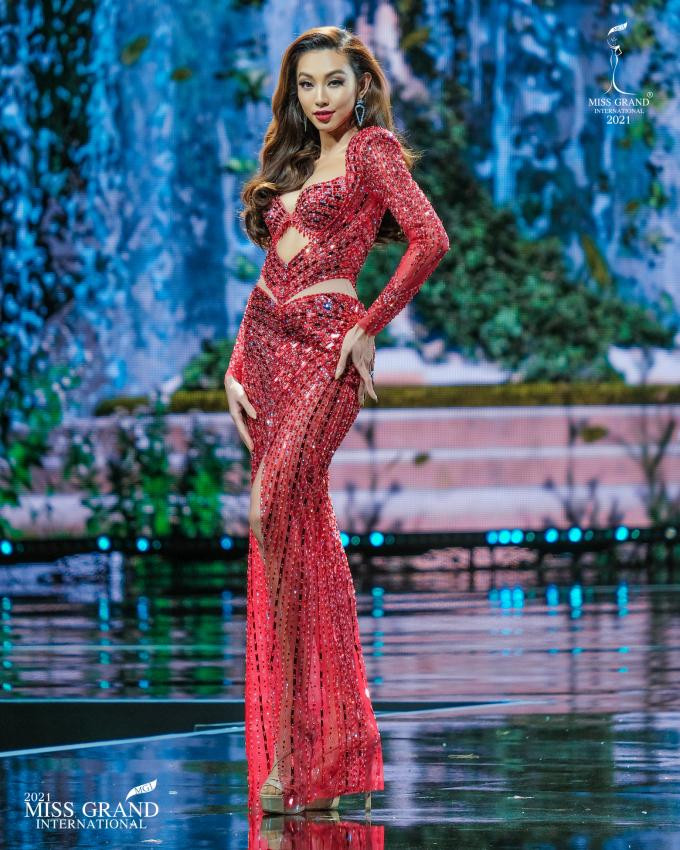 Tối nay đêm chung kết Miss Grand 2021 sẽ diễn ra tại Bangkok, Thái Lan. Đại diện Việt Nam là người đẹp Nguyễn Thúc Thuỳ Tiên đang được khán giả và các diễn đàn sắc đẹp đánh giá cao, có khả năng lọt top 10 hoặc top 5. Hiện tại, Thuỳ Tiên cũng đang có mặt ở nhiều cuộc bình chọn của các giải thưởng phụ và nhận được sự yêu mến rất lớn của khán giả.