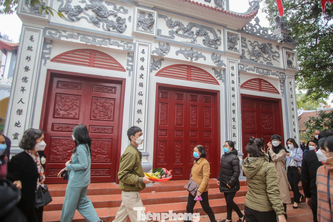 Hình ảnh cửa phủ đóng tạm thời chỉ sau vài ngày mở cửa trở lại.