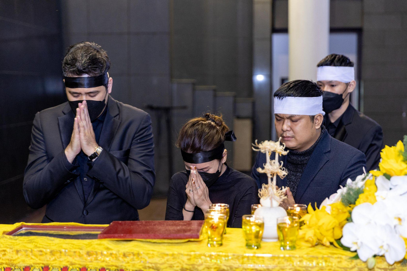 Các con bái biệt nhạc sĩ Phú Quang. Các con bái biệt nhạc sĩ Phú Quang.