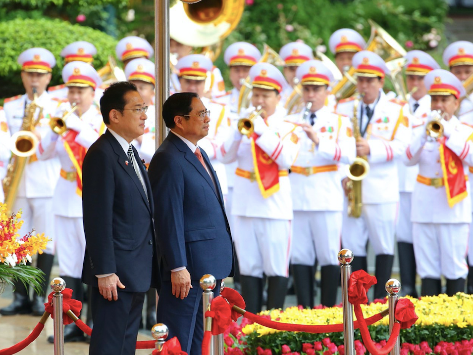 Hai Thủ tướng tại lễ đón. (Ảnh: Trọng Tài) Hai Thủ tướng tại lễ đón. (Ảnh: Trọng Tài)