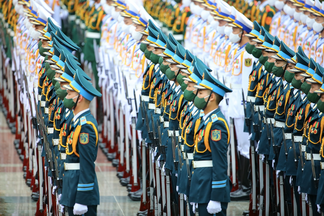 Thủ tướng Nhật Bản được chào đón bằng nghi thức dành cho cấp nguyên thủ. (Ảnh: Trọng Tài) Thủ tướng Nhật Bản được chào đón bằng nghi thức dành cho cấp nguyên thủ. (Ảnh: Trọng Tài)