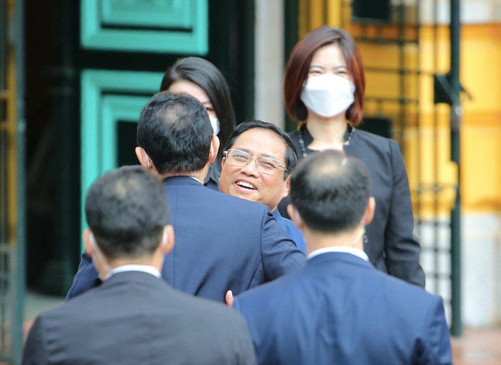 Thủ tướng Phạm Minh Chính đón Thủ tướng Nhật Kishida Fumio. (Ảnh: Trọng Tài) Thủ tướng Phạm Minh Chính đón Thủ tướng Nhật Kishida Fumio. (Ảnh: Trọng Tài)