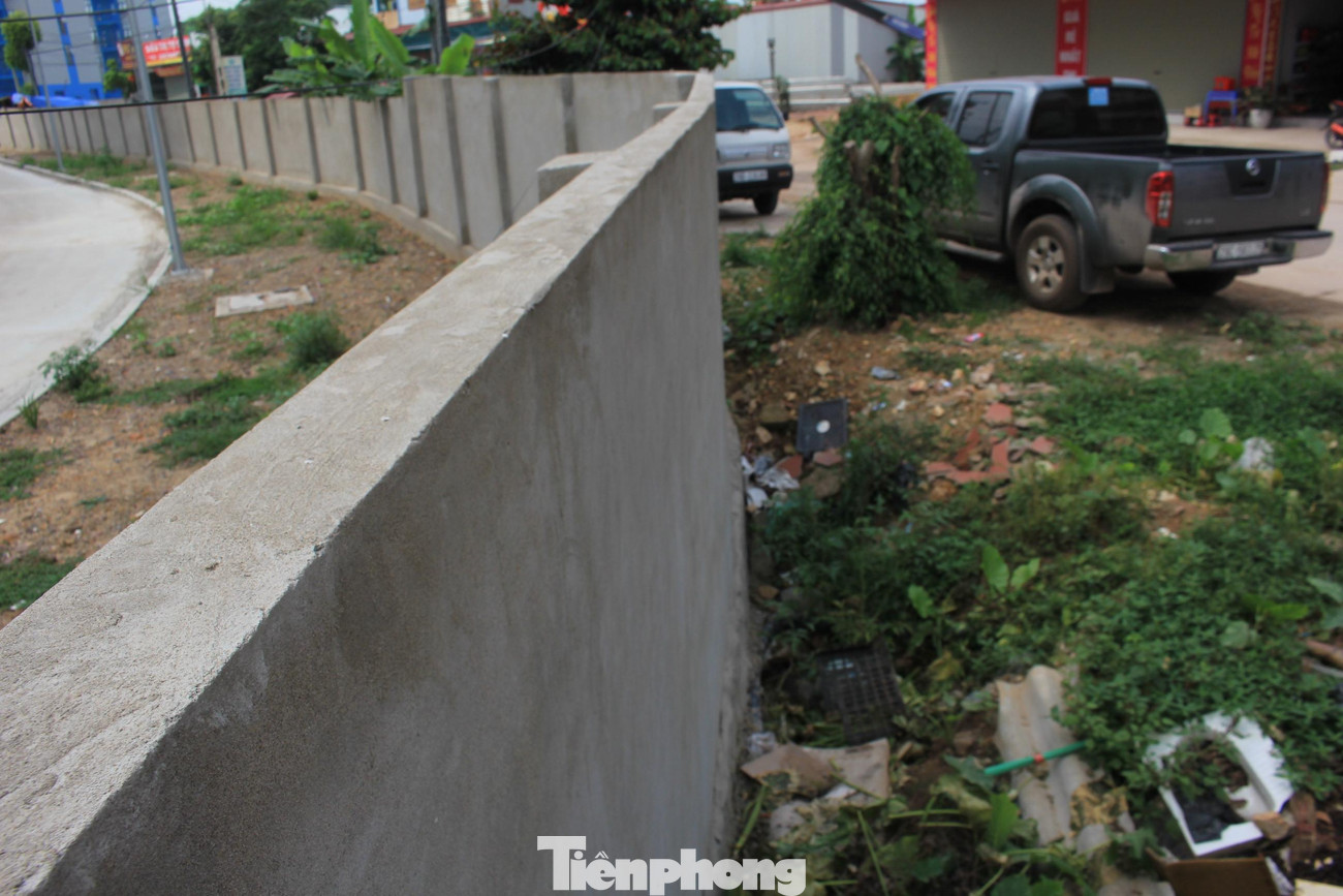 Cuối năm 2021, 450m đoạn cuối của kênh T19 (đi qua khu dân cư thôn Chiền) bị Dự án Khu nhà ở xã hội (NƠXH) dành cho công nhân xã Nội Hoàng do liên danh CTCP Phát triển FuJi Bắc Giang và CTCP Đầu tư và Xây dựng VINACO làm chủ đầu tư (phê duyệt quy hoạch chi tiết xây dựng vào ngày 9/4/2020) san lấp mất.