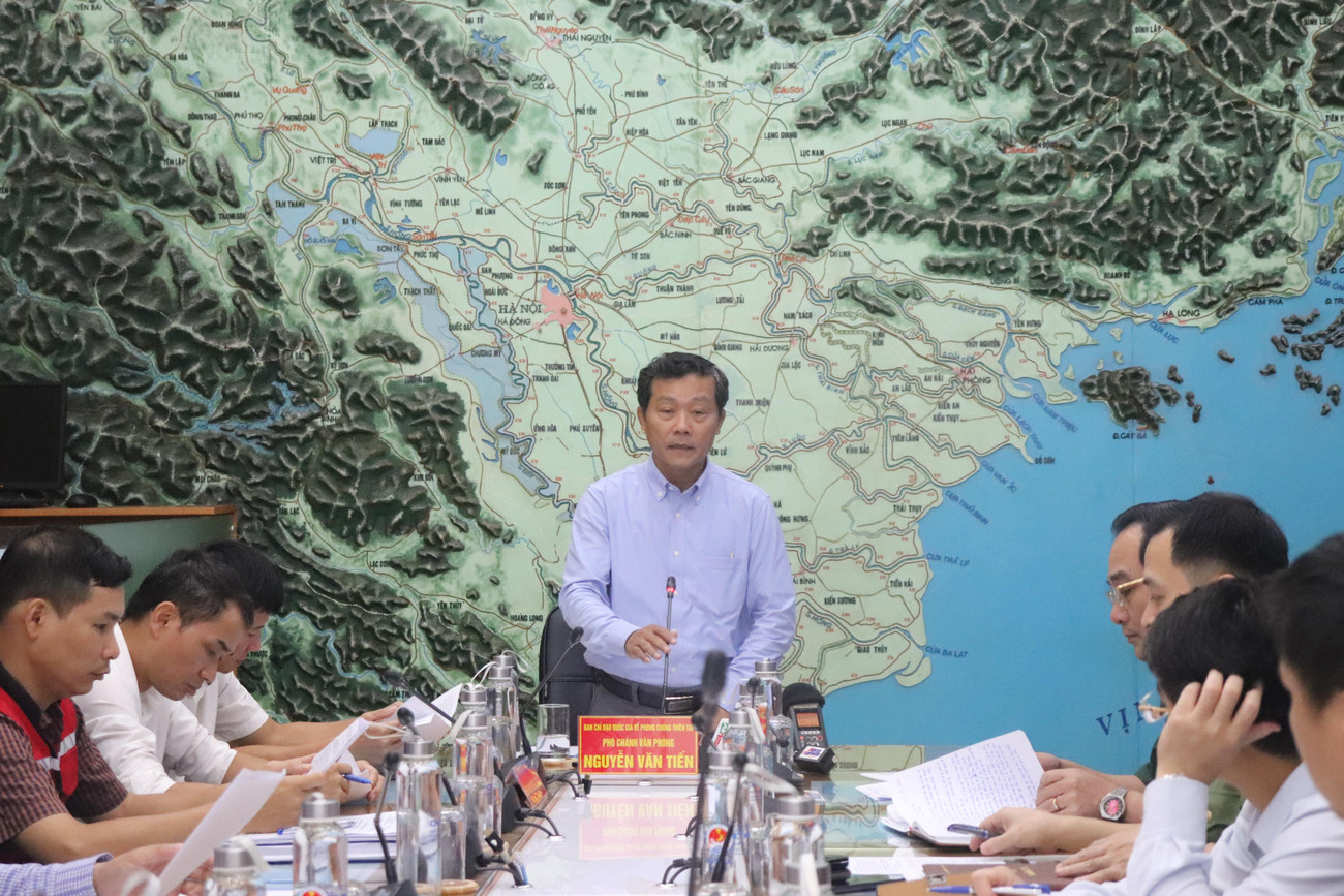 Đại diện Ban chỉ đạo quốc gia về Phòng chống thiên tai đề nghị các địa phương theo dõi sát diễn biến mưa, lũ, sẵn sàng phương án di dời dân tại nơi nguy cơ cao xảy ra sạt lở