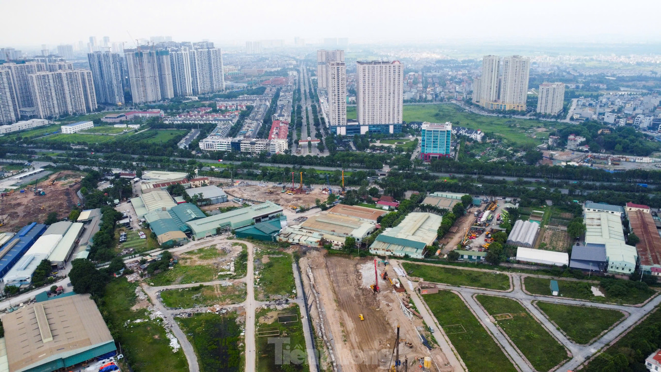 Dự án đường Vành đai 3,5 đoạn từ Đại lộ Thăng Long đến Quốc lộ 32 dài 5,5km, có tổng mức đầu tư hơn 1.795 tỷ đồng, do UBND huyện Hoài Đức (Hà Nội) làm chủ đầu tư. Công trình được khởi công từ năm 2017, theo kế hoạch sẽ hoàn thành sau một năm, tuy nhiên đến nay vẫn chưa được hoàn thiện.