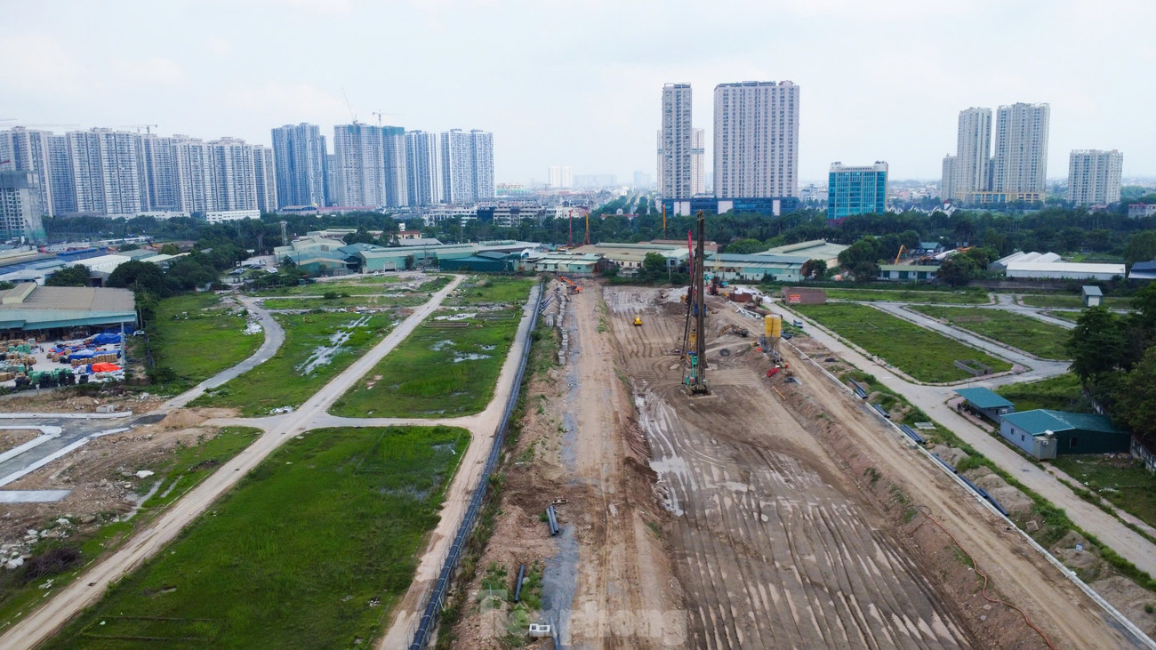 Ngày 19/4 vừa qua UBND thành phố Hà Nội đã chính thức khởi công dự án đầu tư xây dựng hầm chui giữa đường Vành đai 3,5 với Đại lộ Thăng Long.
