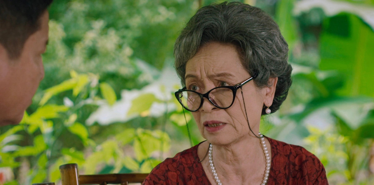 Nghệ sĩ Tuyết Liên trong vai cụ Thập. Ảnh: VFC. Nghệ sĩ Tuyết Liên trong vai cụ Thập. Ảnh: VFC.