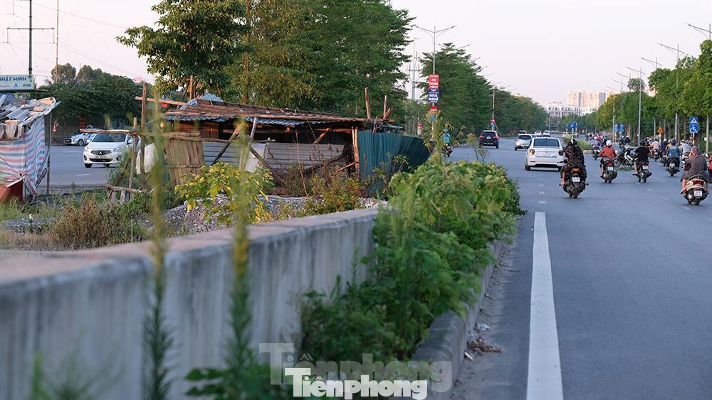Đại lộ Chu Văn An được kỳ vọng sẽ giúp giải tỏa áp lực giao thông cho khu vực Tây Nam Hà Nội, đặc biệt là khu Xa La Hà Đông đoạn Phan Trọng Tuệ, Cầu Bươu, đường 70, trục Nguyễn Xiển, Nguyễn Trãi, Trần Phú, nút giao Nguyễn Trãi - Khuất Duy Tiến. Tuy nhiên, đi vào khai thác đã lâu tuyến đường lại có nhiều bất cập gây ảnh hưởng đến người dân lưu thông Đại lộ Chu Văn An được kỳ vọng sẽ giúp giải tỏa áp lực giao thông cho khu vực Tây Nam Hà Nội, đặc biệt là khu Xa La Hà Đông đoạn Phan Trọng Tuệ, Cầu Bươu, đường 70, trục Nguyễn Xiển, Nguyễn Trãi, Trần Phú, nút giao Nguyễn Trãi - Khuất Duy Tiến. Tuy nhiên, đi vào khai thác đã lâu tuyến đường lại có nhiều bất cập gây ảnh hưởng đến người dân lưu thông