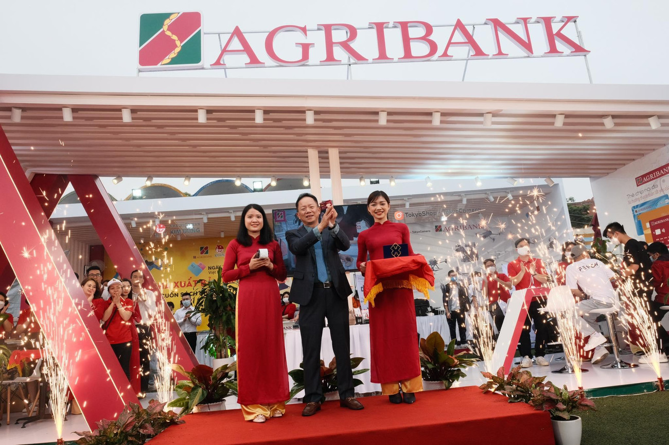 Tại sự kiện Ngày Thẻ Việt Nam 2022, Agribank mang đến cho người dùng sản phẩm đặc biệt là Thẻ tín dụng nội địa "Lộc Việt" mang nhiều tiện ích vượt trội để khách hàng trải