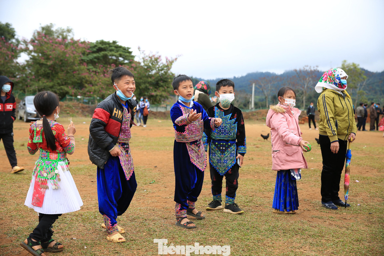 Đây là trò chơi thể hiện tinh thần, bản sắc cộng đồng người Mông ở miền Tây xứ Nghệ. Qua trò chơi dân gian này, người Mông gửi gắm bao ước nguyện, khát vọng trong mùa Xuân mới.