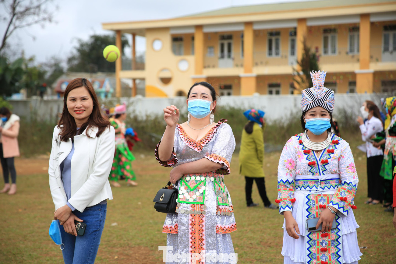 Hội chơi pao còn là cơ hội cho các đôi nam nữ tìm hiểu nhau.