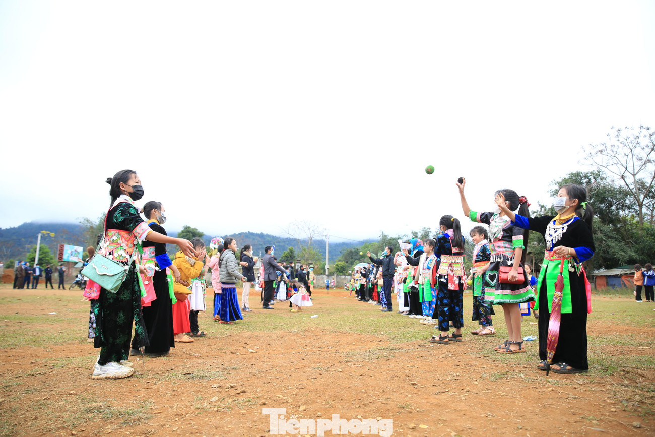 Ném pao là trò chơi đơn giản nhưng ẩn chứa nhiều điều thú vị, giúp người chơi rèn luyện đôi tay thêm dẻo dai, đôi mắt thêm tinh tường.