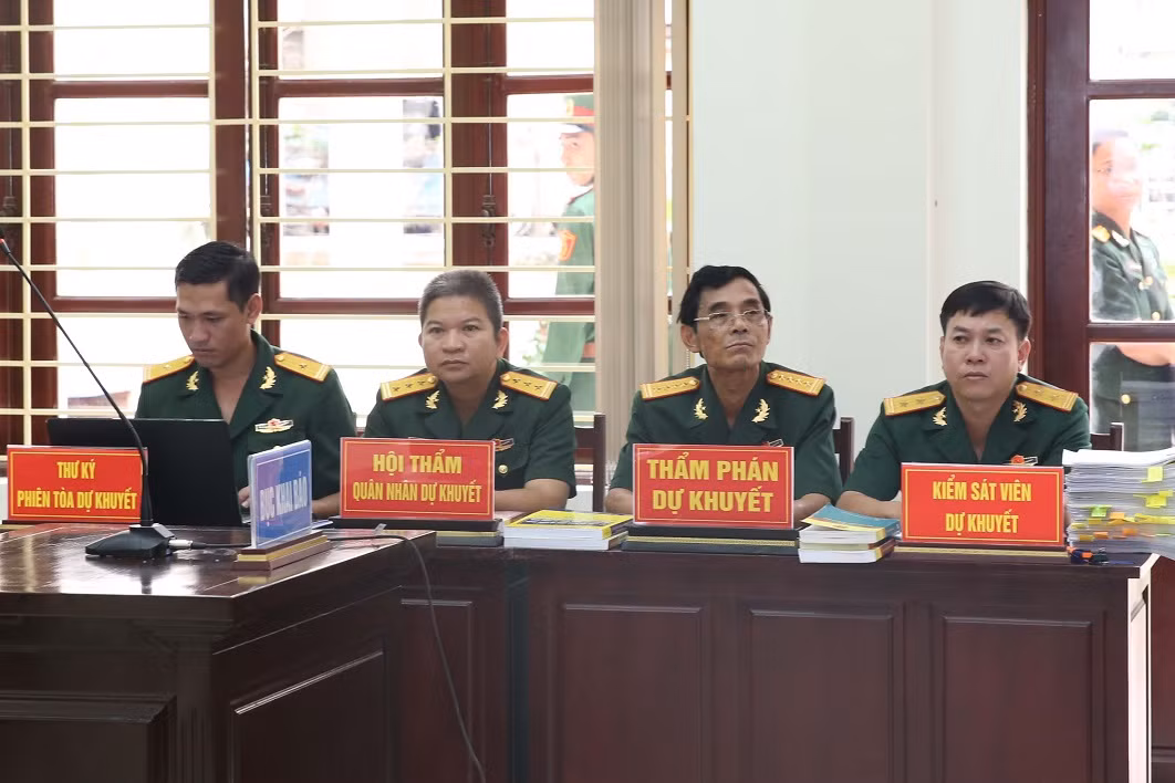 Toàn cảnh ngày đầu xét xử sơ thẩm bị cáo ‘Út trọc’ Đinh Ngọc Hệ ảnh 8