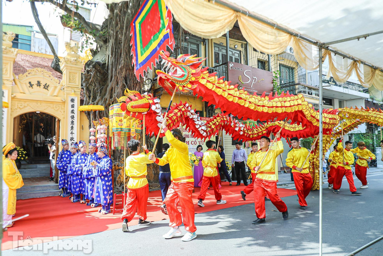 Không khí sôi động trong ngày Đình Cổ Vũ khánh thành, mở cửa trở lại.