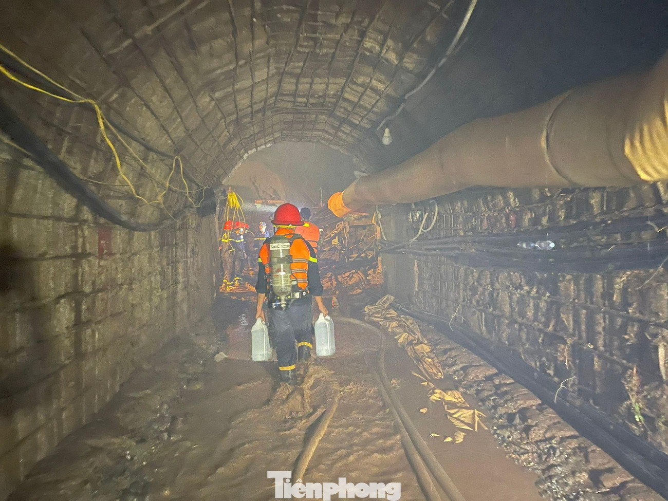 Ban Chỉ huy phòng chống thiên tai và tìm kiếm cứu nạn huyện Nậm Pồ đã xin ý kiến lãnh đạo tỉnh Điện Biên tăng cường thêm máy bơm áp lực cao cùng nhân lực để nhanh chóng tìm kiếm nạn nhân trong khoảng thời gian vàng.