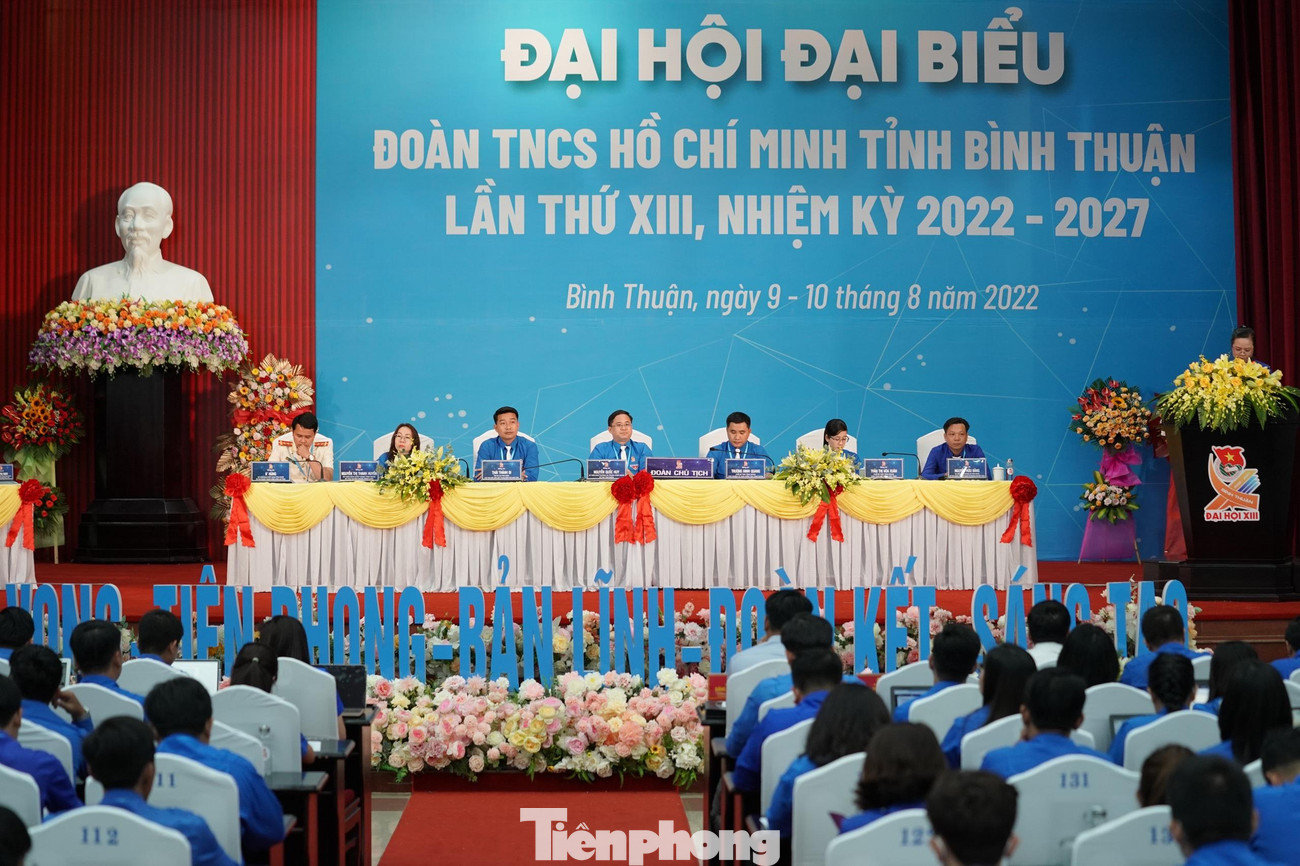 Đoàn Chủ tịch điều hành Đại hội.