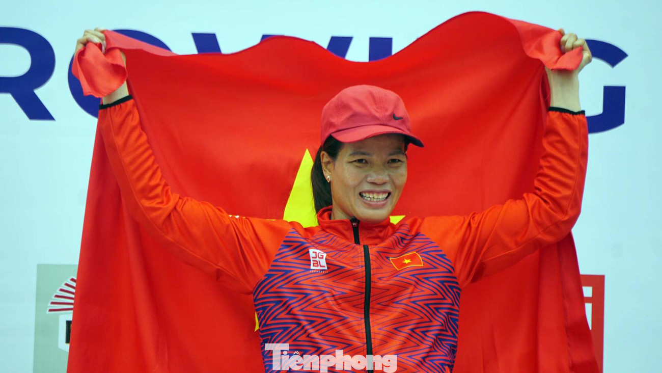 Phạm Thị Huệ giành HCV nội dung thuyền đơn nữ. Đây là HCV thứ 3 của riêng cá nhân Phạm Thị Huệ và HCV thứ 6 của Rowing Việt Nam. Chiều 14/5, tại sông Giá tiếp tục diễn ra tranh huy chương ở các nội dung Rowing còn lại, tuyển nữ Việt Nam có cơ hội giành thêm 2 HCV.