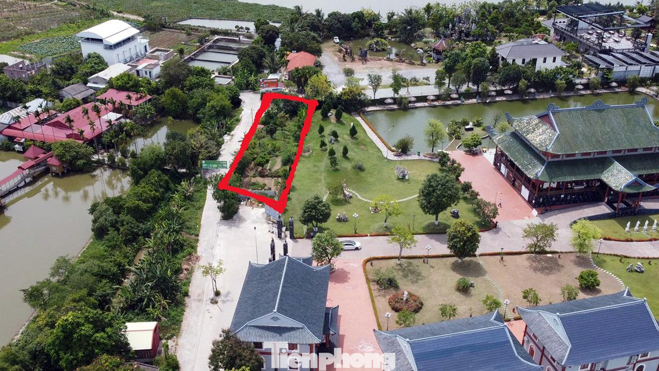 Công ty TNHH Tân Bình (chủ đầu tư Hữu Bằng Resort) đã lấn chiếm 300m2 đất. Quá trình điều chỉnh quy hoạch 1/500, huyện Kiến Thụy không tham vấn cho Sở Xây dựng theo quy định.