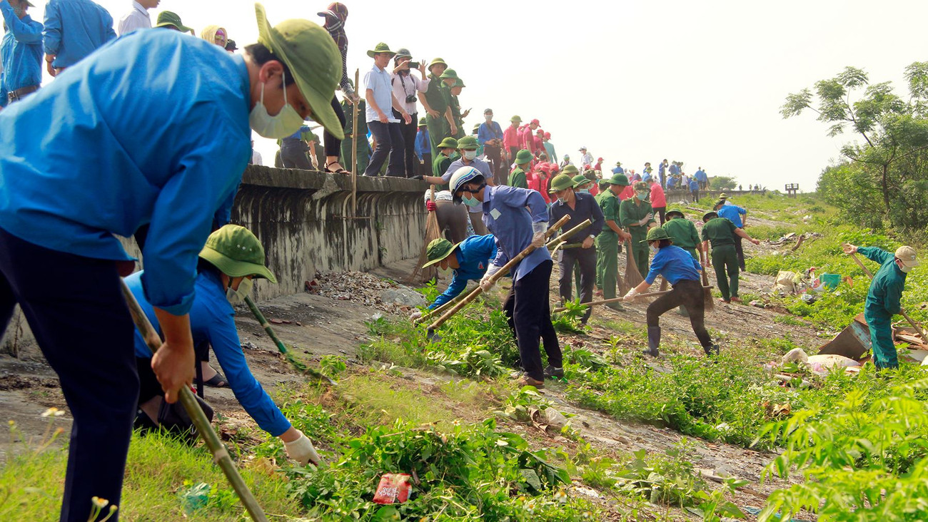 Trong đó, tuổi trẻ tỉnh Thái Bình đã chung tay xây dựng nông thôn mới, đô thị văn minh, triển khai sâu rộng với nhiều công trình, phần việc thiết thực. Nhiều mô hình được đánh giá sáng tạo, hiệu quả như: Thắp sáng đường quê, chuyển giao tiến bộ khoa học kỹ thuật mới trong sản xuất nông nghiệp, mỗi xã một sản phẩm OCOP... Trong đó, tuổi trẻ tỉnh Thái Bình đã chung tay xây dựng nông thôn mới, đô thị văn minh, triển khai sâu rộng với nhiều công trình, phần việc thiết thực. Nhiều mô hình được đánh giá sáng tạo, hiệu quả như: Thắp sáng đường quê, chuyển giao tiến bộ khoa học kỹ thuật mới trong sản xuất nông nghiệp, mỗi xã một sản phẩm OCOP...