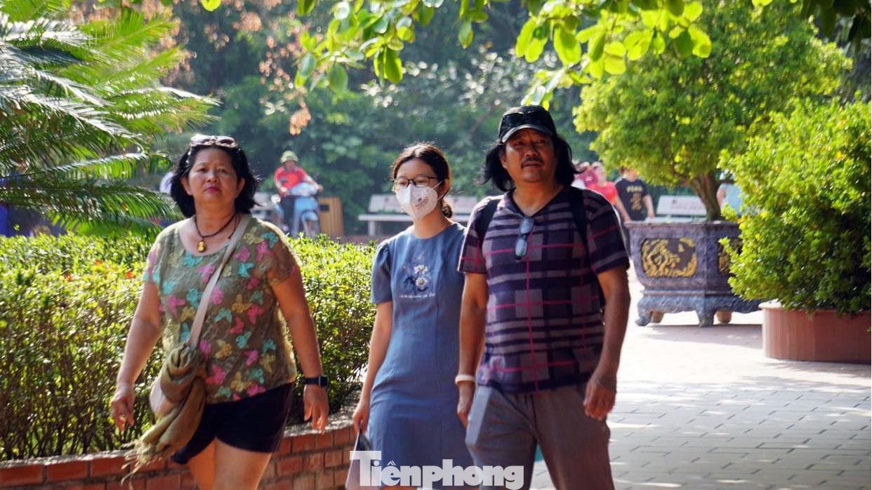 Cao điểm dịp lễ hội đầu năm, có tới 20.000-50.000 lượt khách/ngày đến, chủ yếu khách ngoại tỉnh. Trong đó, có nhiều đoàn là học sinh, sinh viên đến tham quan, nghiên cứu lịch sử. Cao điểm dịp lễ hội đầu năm, có tới 20.000-50.000 lượt khách/ngày đến, chủ yếu khách ngoại tỉnh. Trong đó, có nhiều đoàn là học sinh, sinh viên đến tham quan, nghiên cứu lịch sử.