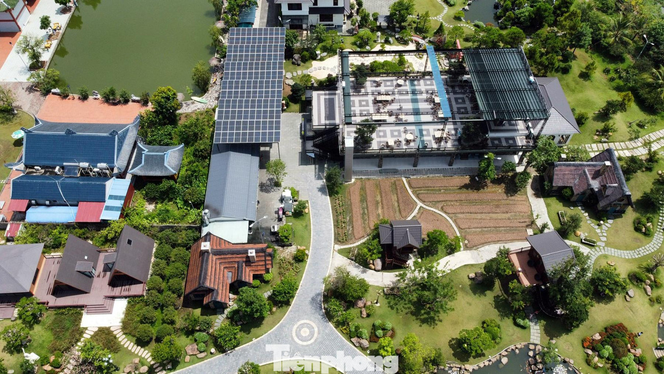 Hàng loạt công trình như: hệ thống nhà hàng, nhà nghỉ dưỡng, bể bơi... rộng hàng nghìn mét vuông trong Khu du lịch BigSun được lực lượng chức năng xác định xây trái phép trên đất nông nghiệp.