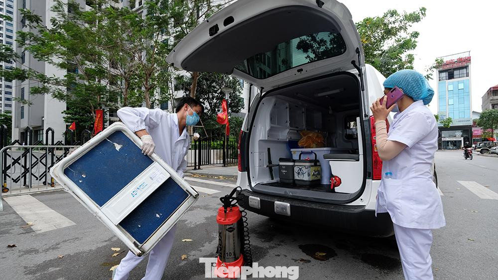 Tính đến sáng 24/5, Hà Nội ghi nhận 110 ca lây nhiễm cộng đồng. Hiện toàn thành phố có ít nhất 48 điểm phong tỏa, cách ly.