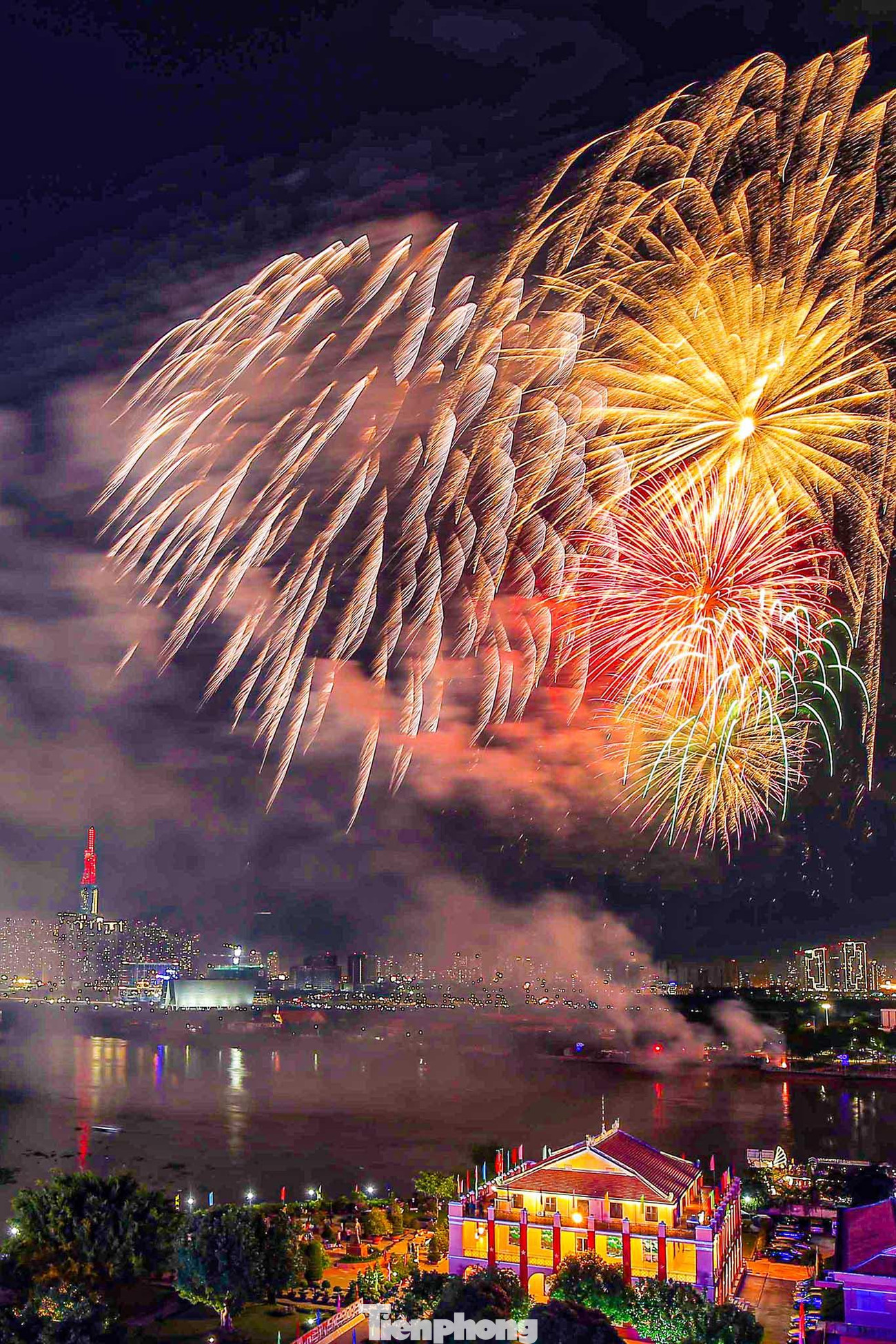 Màn pháo hoa đẹp lung linh.