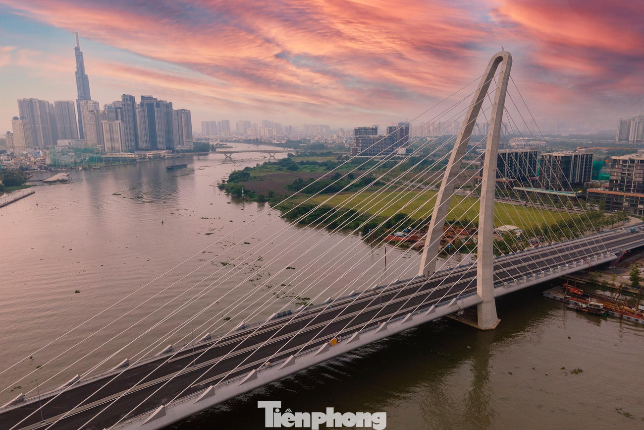 Từ cầu Thủ Thiêm 2, người dân thành phố có thể ngắm nhìn các cảnh quan đặc trưng của thành phố mang tên Bác.