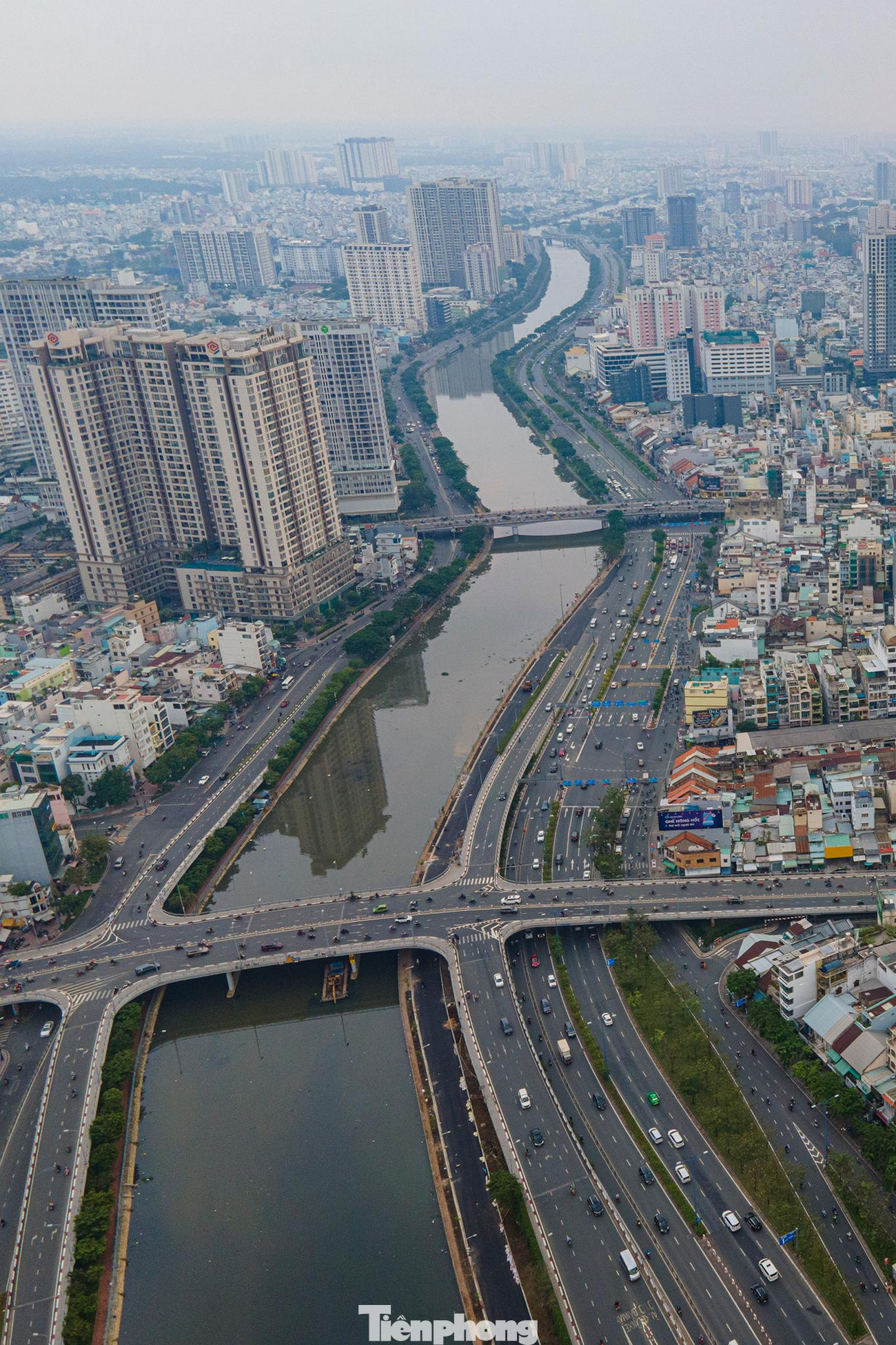 Nhu cầu đi lại ngày càng lớn nên TP HCM tính kéo dài đường Võ Văn Kiệt thêm khoảng 5 km tới huyện Đức Hòa, tỉnh Long An, để tăng kết nối vùng. Nhu cầu đi lại ngày càng lớn nên TP HCM tính kéo dài đường Võ Văn Kiệt thêm khoảng 5 km tới huyện Đức Hòa, tỉnh Long An, để tăng kết nối vùng.