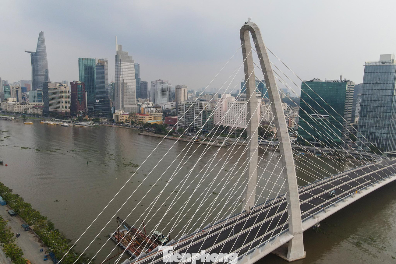 Theo lãnh đạo Sở GTVT TPHCM, cầu Thủ Thiêm 2 là một trong các dự án trọng điểm của ngành giao thông thành phố. Suốt thời gian dài ảnh hưởng của đại dịch COVID-19, các đơn vị liên quan đã nỗ lực, tăng cường các giải pháp nhằm vừa đảm bảo an toàn phòng, chống dịch vừa đẩy nhanh tiến độ thi công.