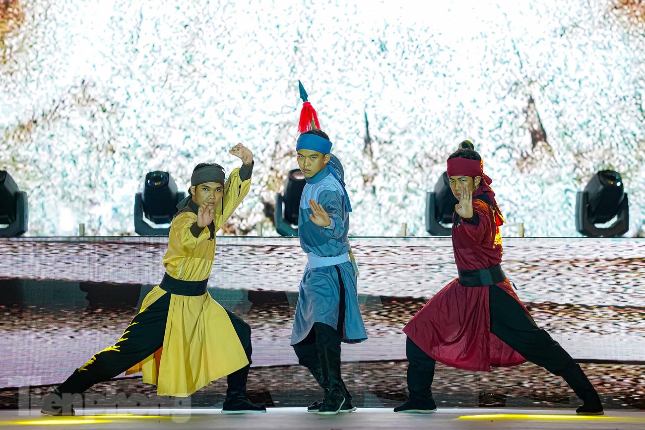 Tương truyền, ấp Tây Sơn là nơi phát tích của ba anh em nhà anh hùng dân tộc Nguyễn Nhạc, Nguyễn Huệ, Nguyễn Lữ