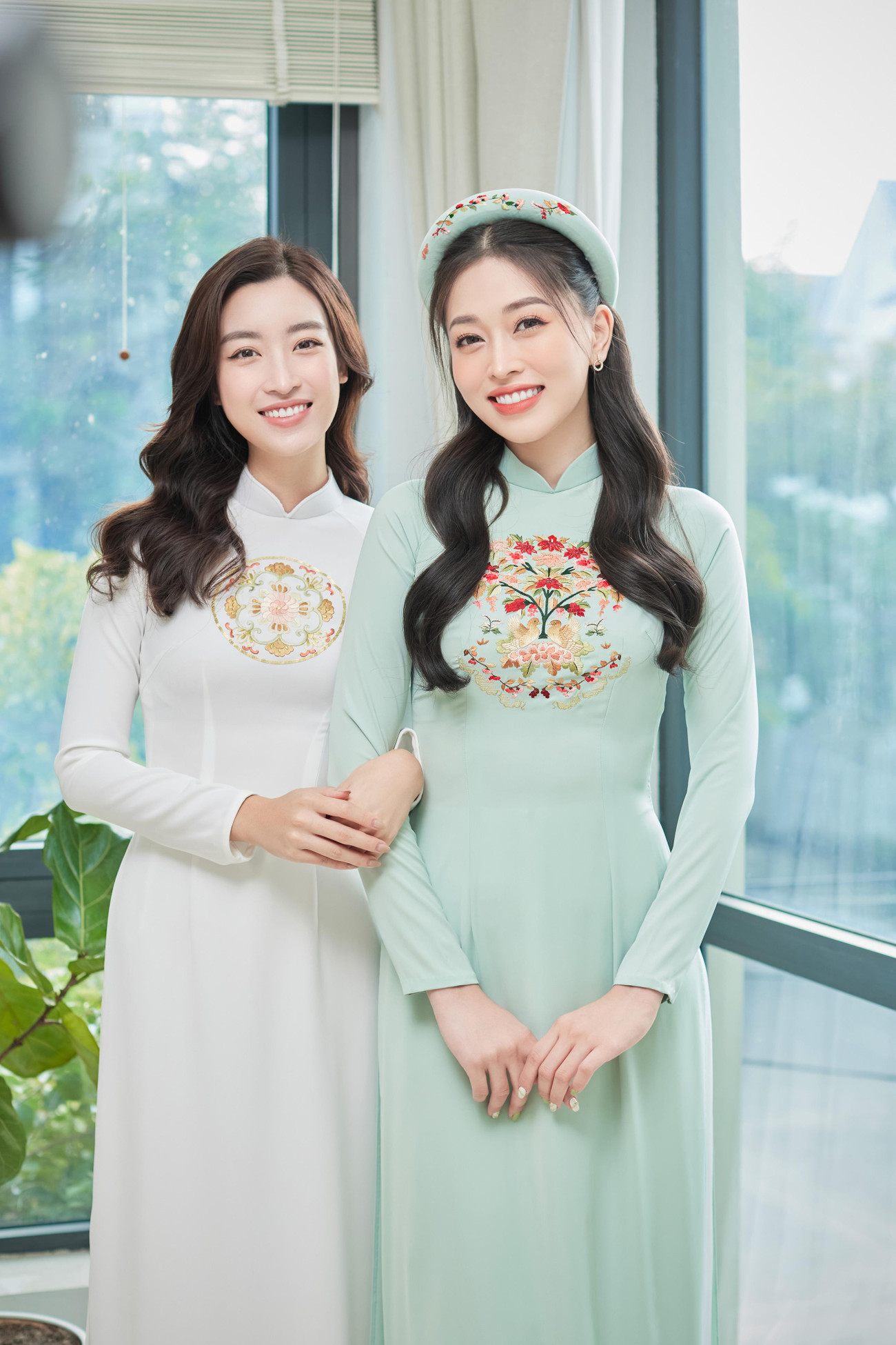 Trong lễ ăn hỏi, Phương Nga và Bình An mặc áo dài do Ngọc Hân thiết kế. Ngọc Hân và Phương Nga thân thiết ngoài đời thường. Ngọc Hân cho biết: "Phương Nga là cô gái hiền lành trong showbiz. Tôi vui khi Nga tìm được hạnh phúc của mình".