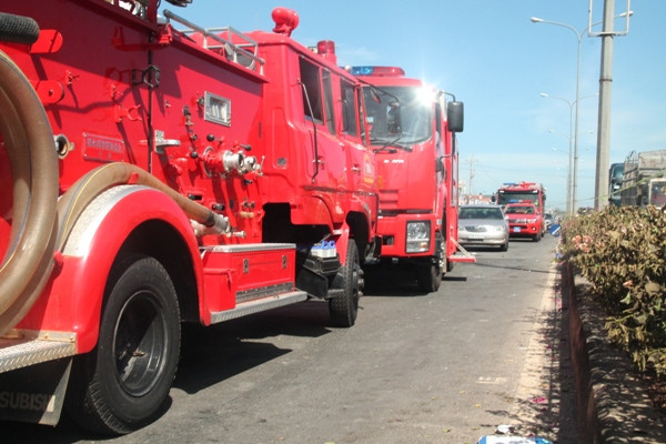 Nhân chứng vụ cháy xe bồn: 'Cột lửa cao 10m, kéo dài hơn 100 m' ảnh 1