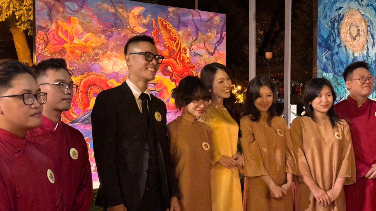 Triển lãm tranh sơn mài 'Dấu thiêng' trong Hoàng thành Thăng Long ảnh 2