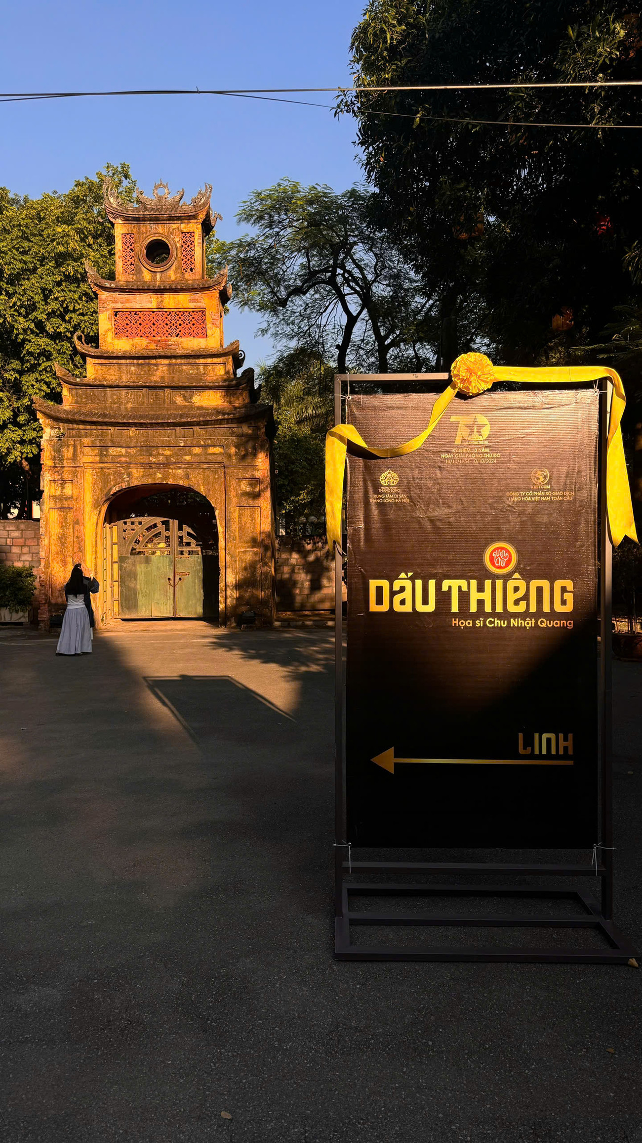 Triển lãm "Dấu thiêng" không chỉ là dấu ấn của một nghệ sĩ, mà còn là lời nhắc nhở về tầm quan trọng của việc bảo vệ và phát huy những giá trị truyền thống, để chúng tiếp tục lan tỏa và hòa nhập trong dòng chảy không ngừng của thế giới.